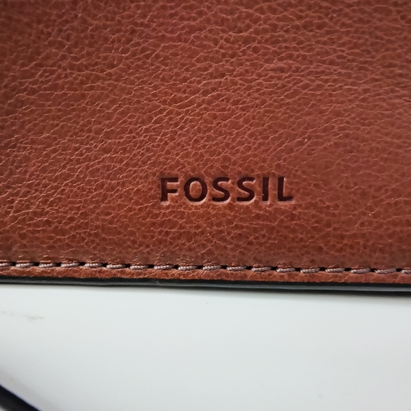 Brown leather Fossil Purse - Picture 4 of 6
